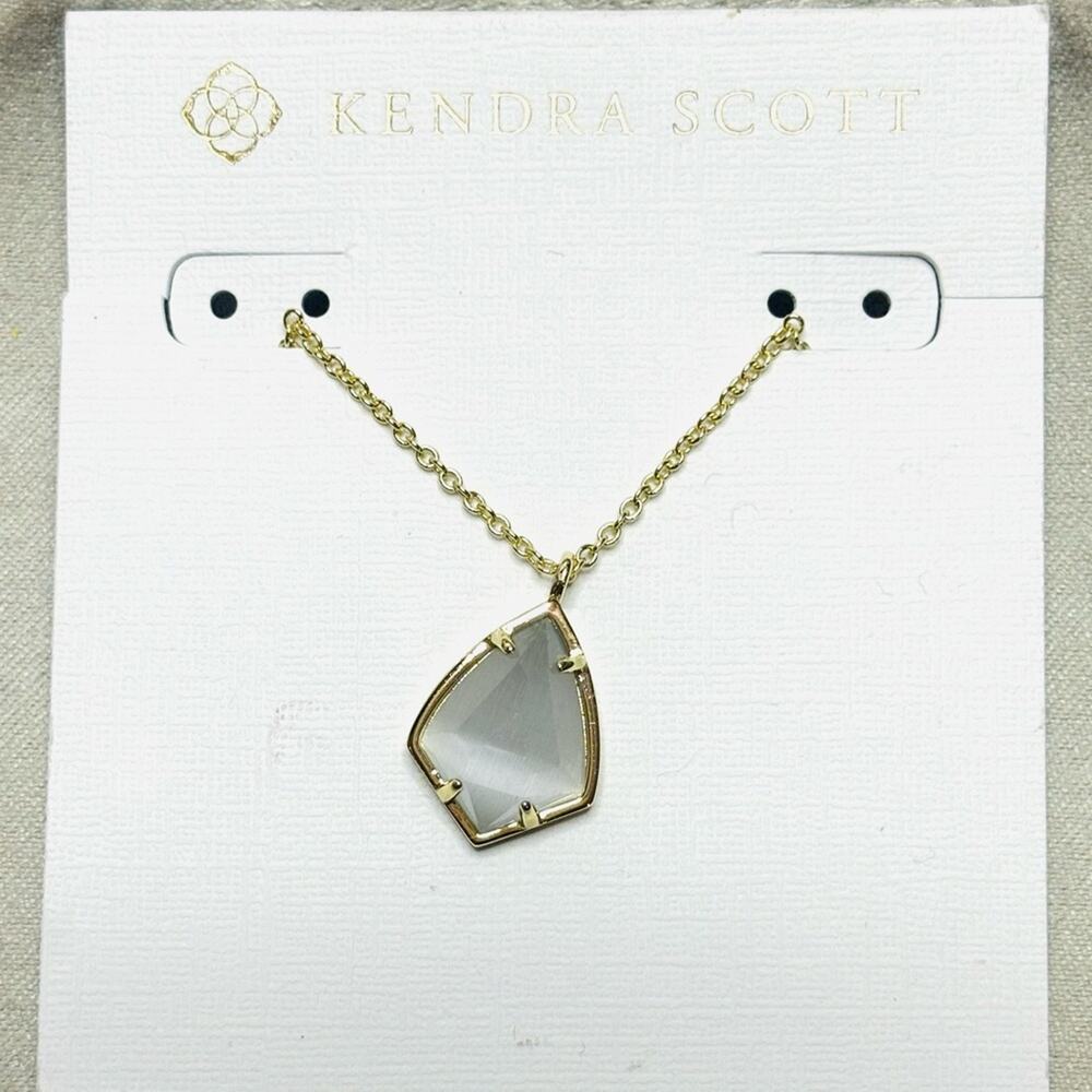 KENDRA SCOTT 14K Gold Plated Cory Pendant Necklace in Ivory Mother of Pearl